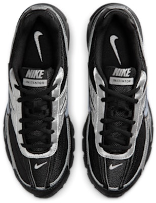 (W) ナイキ イニシエーター ブラック/ブラック/メタリックシルバー/ウルフグレー IO7597-001 Shop (W) ナイキ イニシエーター ブラック/ブラック/メタリックシルバー/ウルフグレー IO7597-001