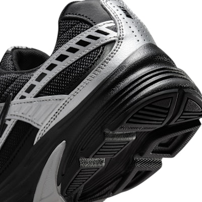 (W) ナイキ イニシエーター ブラック/ブラック/メタリックシルバー/ウルフグレー IO7597-001 Cheap (W) ナイキ イニシエーター ブラック/ブラック/メタリックシルバー/ウルフグレー IO7597-001