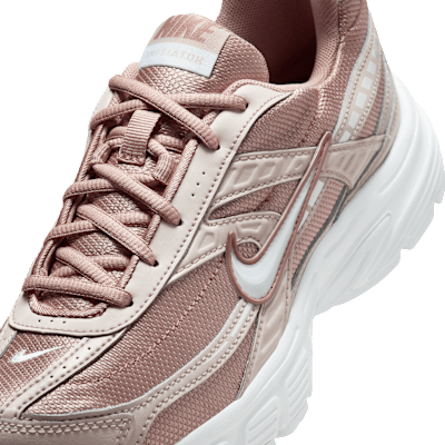 Sizing (W) ナイキ イニシエーター パーティクルピンク/チルレッド/ホワイト 394053-600