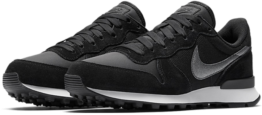 (W) Nike Internationalist 'Hitam' AT0075-001 Lookbook (W) Nike Internationalist 'Hitam' AT0075-001