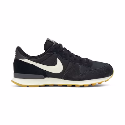 (W) Nike Internationalist 'Black Gum'