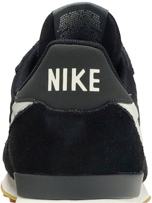 Nike internationalist black clearance gum