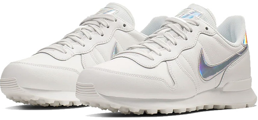 (W) Nike Internationalist 'Putih Iridescent' CQ5427-100 Lookbook (W) Nike Internationalist 'Putih Iridescent' CQ5427-100