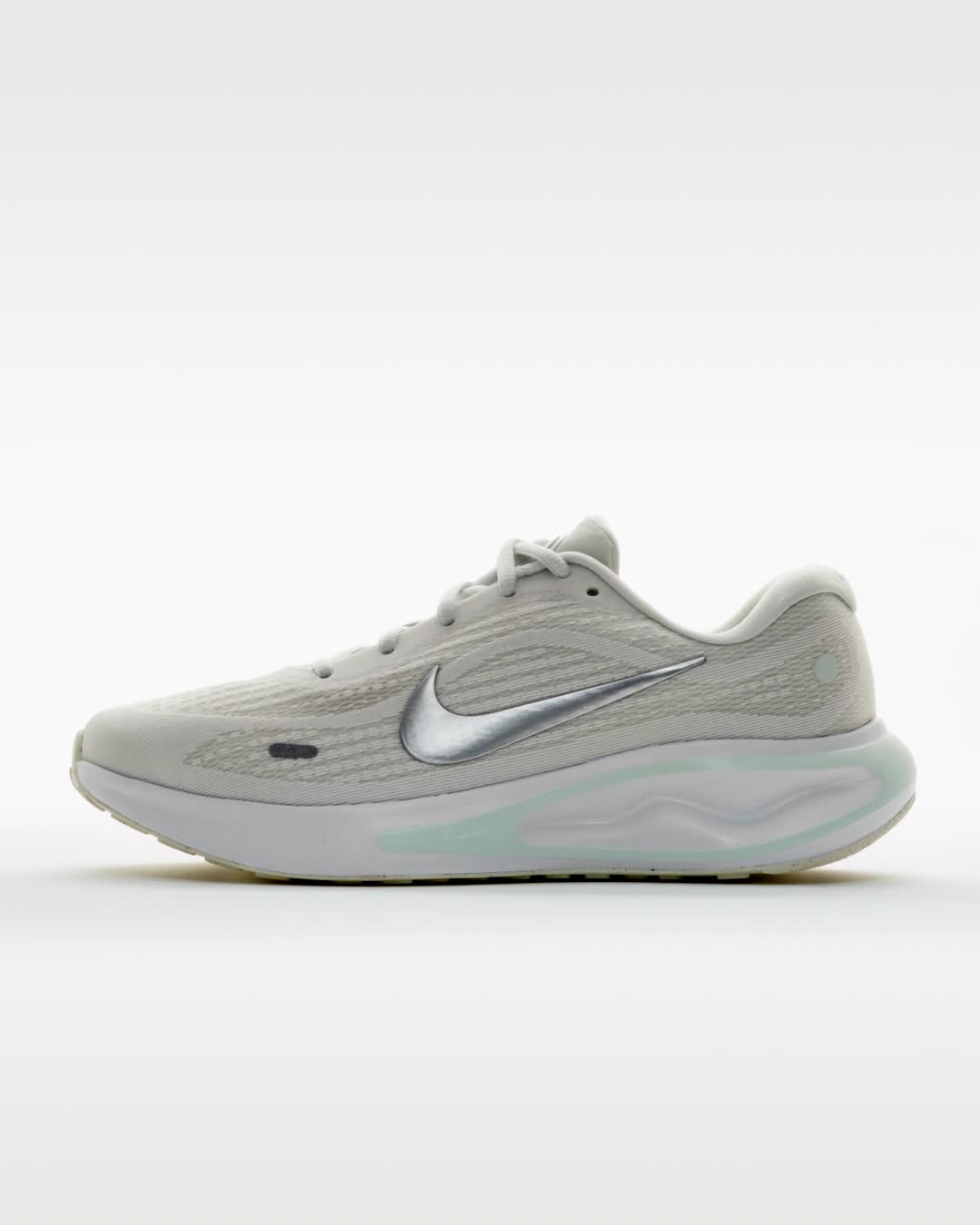 Lookbook (W) Nike Journey Run Summit Blanco/Verde Claro/Blanco/Plateado Metálico FJ7765-122