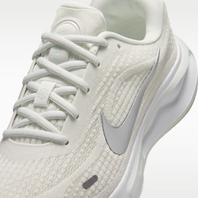 (W) Nike Journey Run Summit Blanco/Verde Claro/Blanco/Plateado Metálico FJ7765-122 1