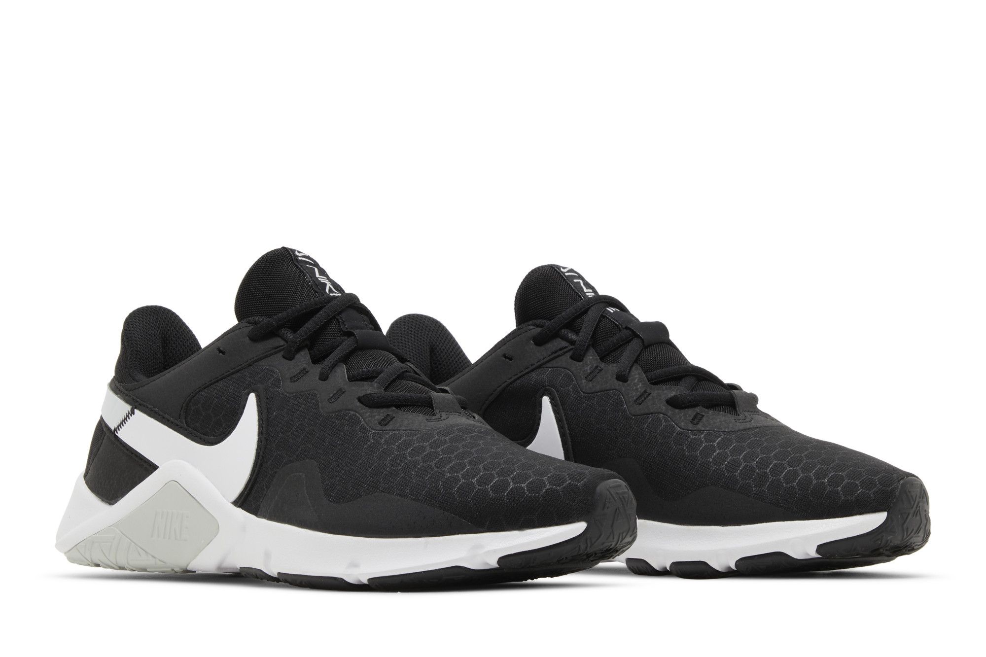 Cheap （女款）Nike Legend Essential 2 '黑白' CQ9545-001