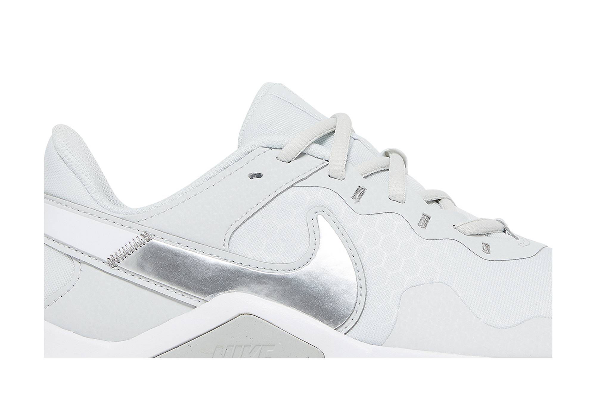 Order (W) Nike Legend Essential 2 'Photon Dust Plateado Metálico' CQ9545-012