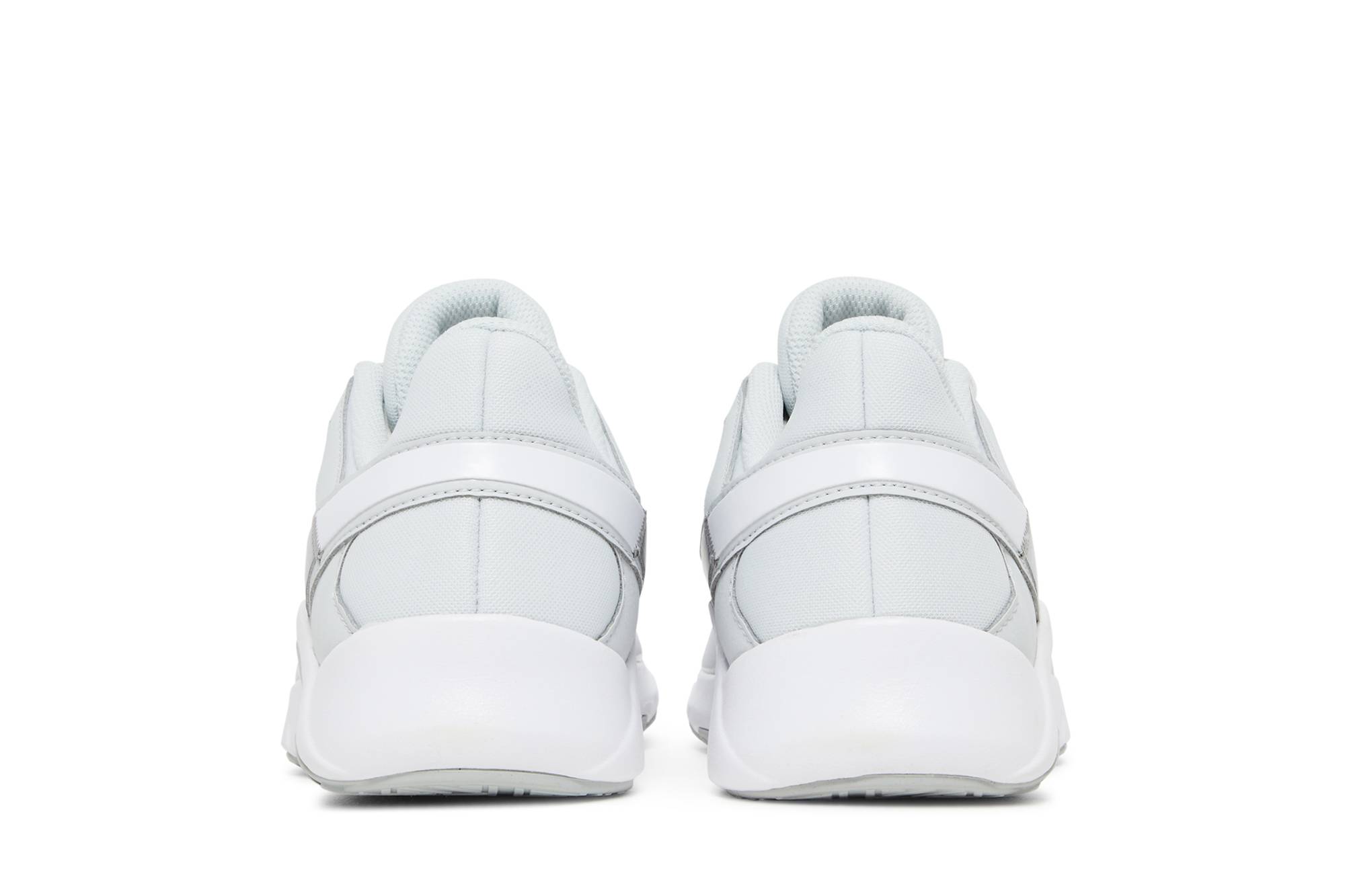 Details for (W) Nike Legend Essential 2 'Photon Dust Plateado Metálico' CQ9545-012