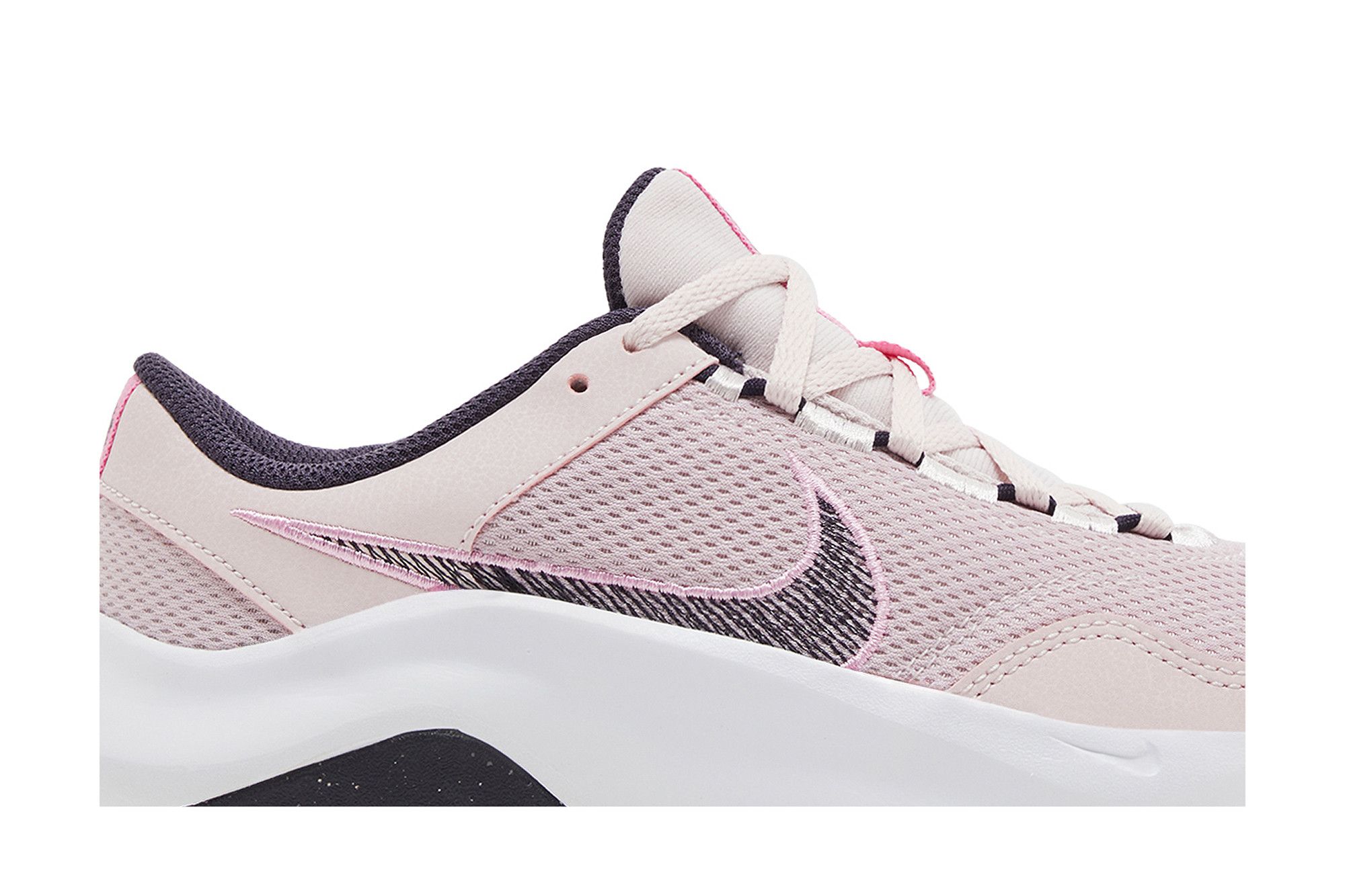 Order (W) ナイキ レジェンド エッセンシャル 3 ネクスト ネイチャー "ベアリーローズ" DM1119-601