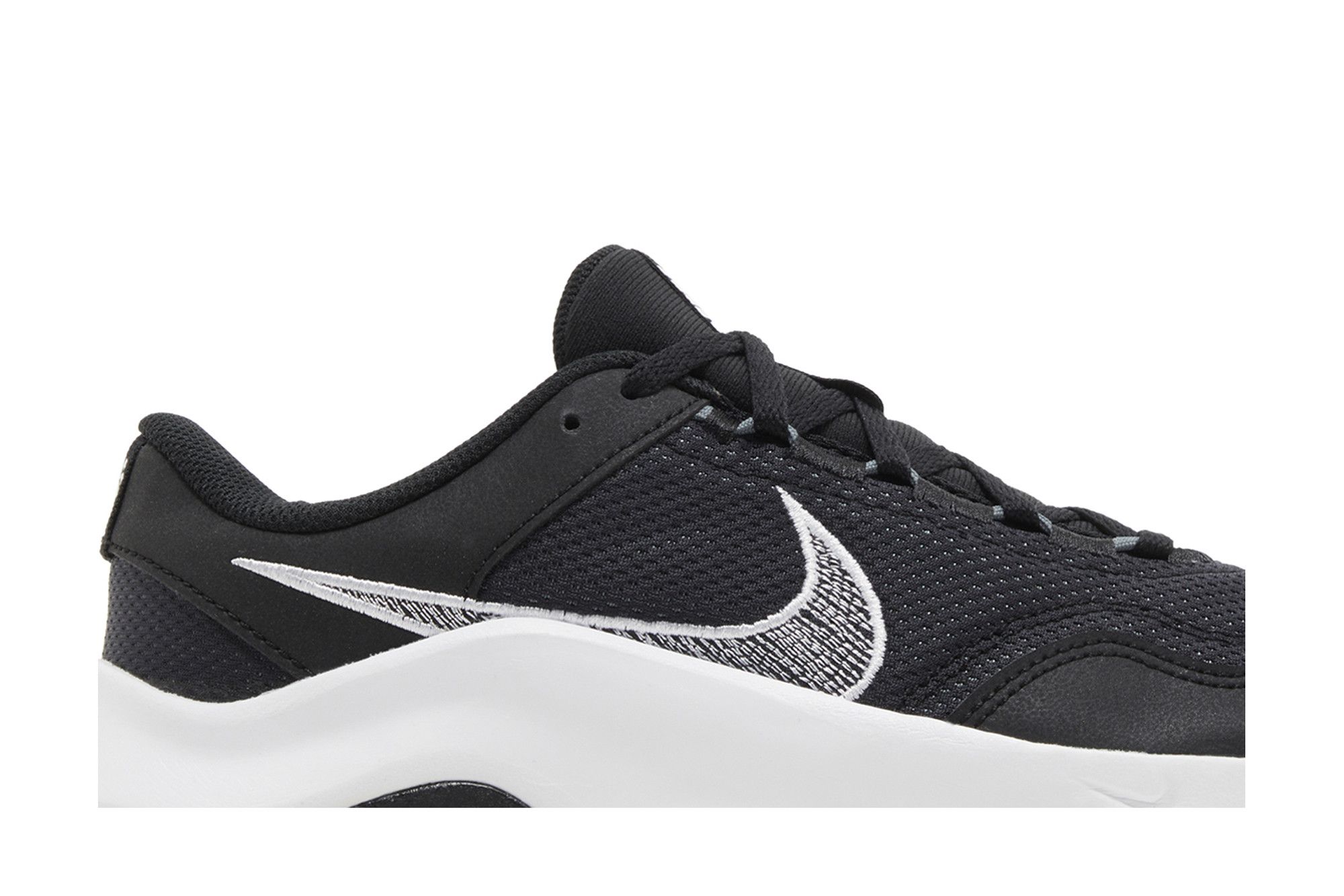 Lookbook (W) Nike Legend Essential 3 Next Nature ''Noir Blanc''. DM1119-001