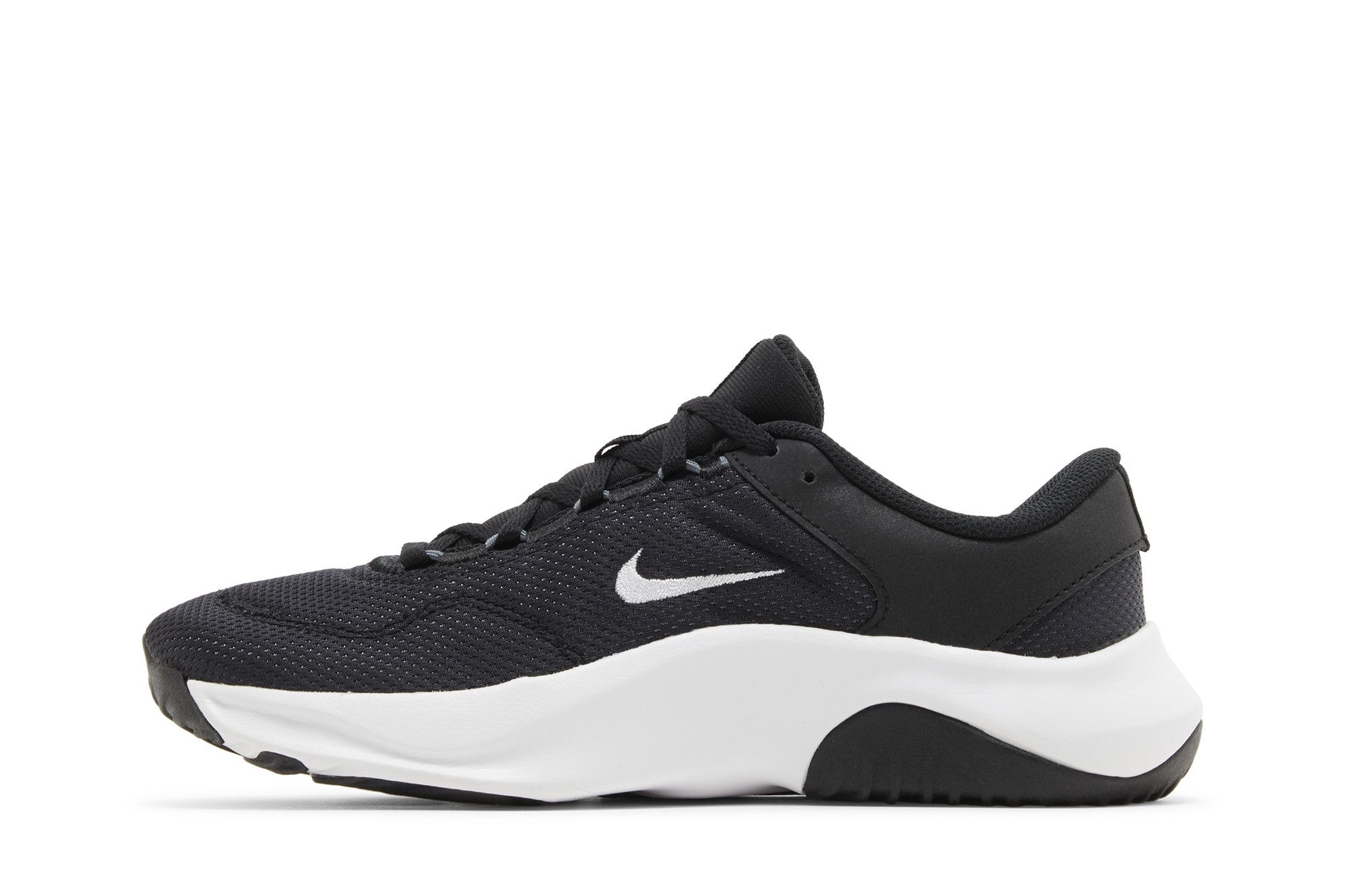 Shop (W) Nike Legend Essential 3 Next Nature ''Noir Blanc''. DM1119-001