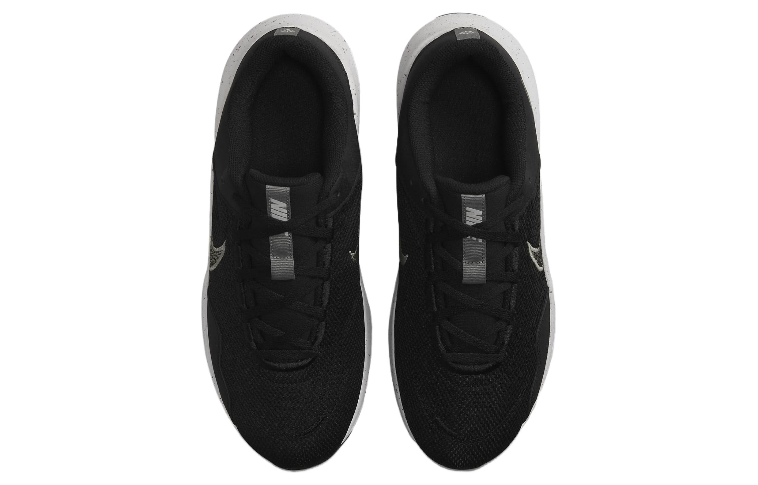 Shop Nike Legend Essential 3 防滑耐磨 低筒 跑步鞋 男款 黑白色