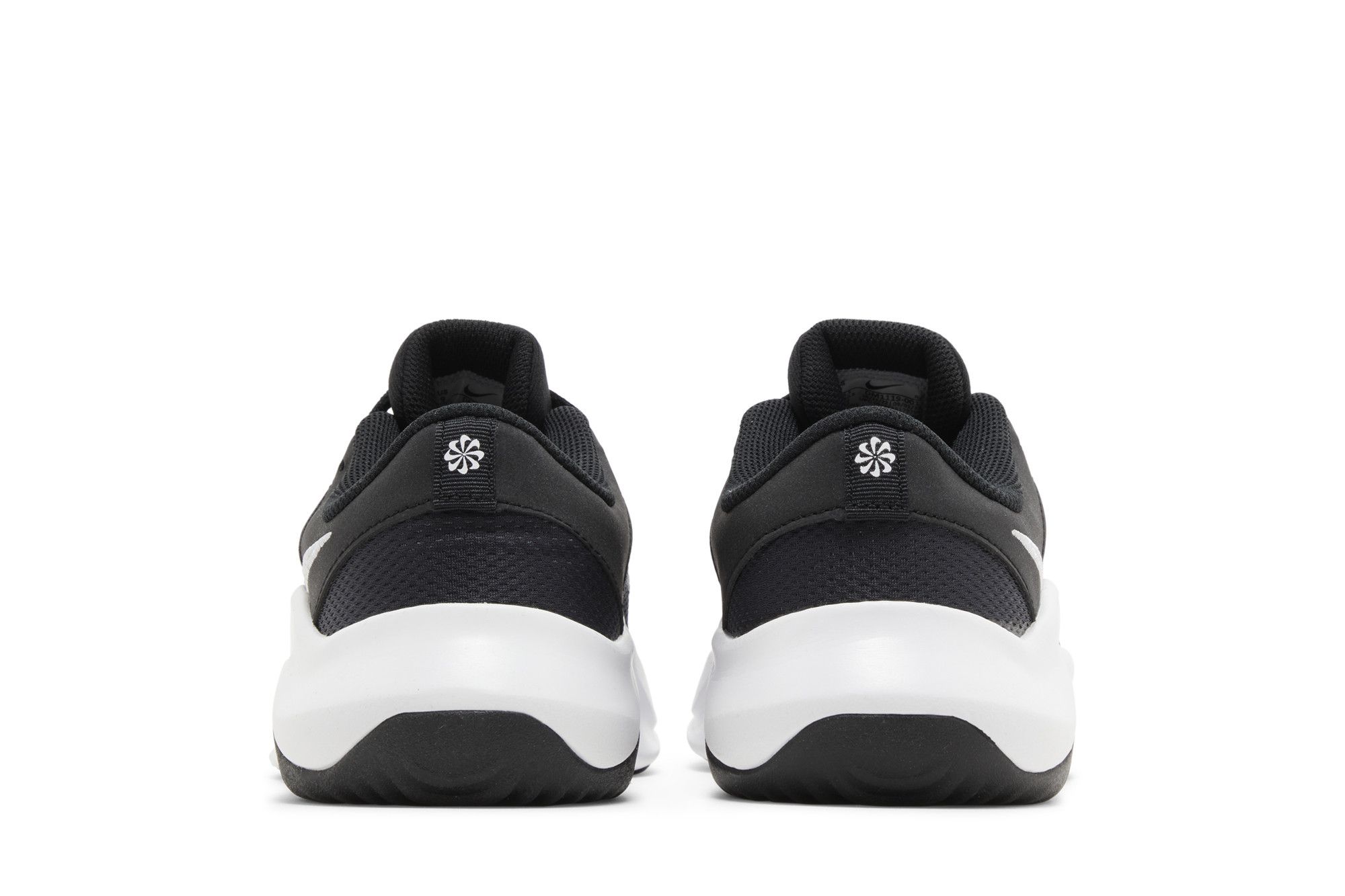 Sizing (W) Nike Legend Essential 3 Next Nature ''Noir Blanc''. DM1119-001