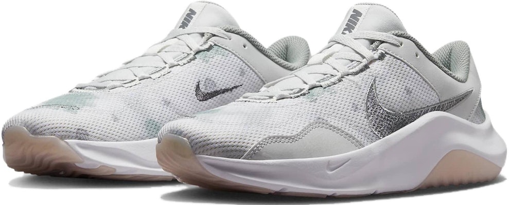 (W) Nike Legend Essential 3 Next Nature Premium 'Putih' DV9008-001 Lookbook (W) Nike Legend Essential 3 Next Nature Premium 'Putih' DV9008-001