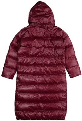 (W) Abrigo Largo de Invierno con Capucha Nike en Color Granate. CU5821-638 Lookbook (W) Abrigo Largo de Invierno con Capucha Nike en Color Granate. CU5821-638