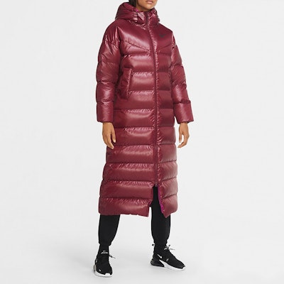 (W) Abrigo Largo de Invierno con Capucha Nike en Color Granate. CU5821-638 Shop (W) Abrigo Largo de Invierno con Capucha Nike en Color Granate. CU5821-638