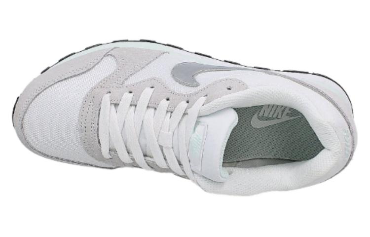Shop (W) Nike MD Runner 2 'Blanco' 749869103