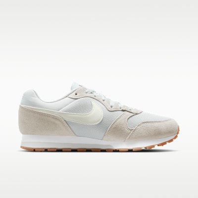 (W) Nike MD Runner 2 Photon Dust/Bianco/Marrone Medio Gum/Sail 749869-019 Lookbook (W) Nike MD Runner 2 Photon Dust/Bianco/Marrone Medio Gum/Sail 749869-019