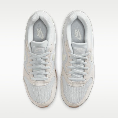 (W) Nike MD Runner 2 Photon Dust/Bianco/Marrone Medio Gum/Sail 749869-019 Shop (W) Nike MD Runner 2 Photon Dust/Bianco/Marrone Medio Gum/Sail 749869-019
