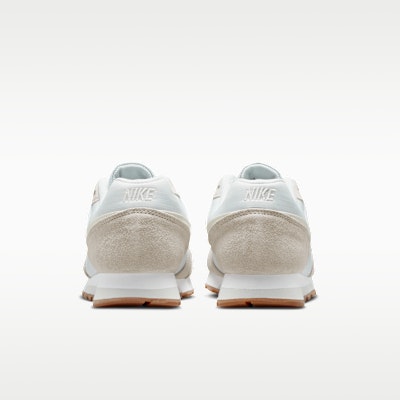 (W) Nike MD Runner 2 Photon Dust/Bianco/Marrone Medio Gum/Sail 749869-019 Details for (W) Nike MD Runner 2 Photon Dust/Bianco/Marrone Medio Gum/Sail 749869-019