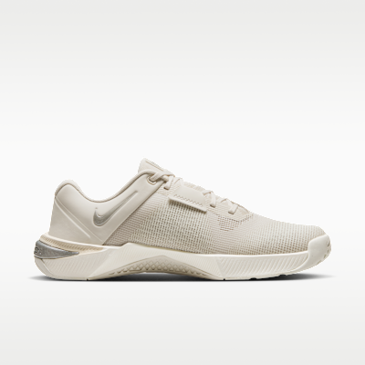 Lookbook (W) Nike Metcon 10 Light Orewood Brown/Phantom/Sail/Metallic Silver Lelaki Malaysia HQ2620-102