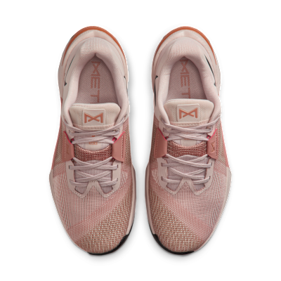 Shop (W) ナイキ メトコン 10 シルトレッド/パーティクルピンク/メタリックシルバー/ブラック HQ2620-602