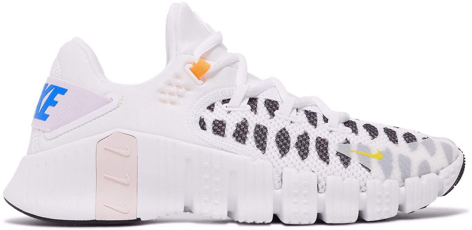 nike-metcon-4-printed-white-black-wmns