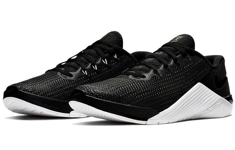 Lookbook (W) Nike Metcon 5 ''Schwarz Weiß'' AO2982-010
