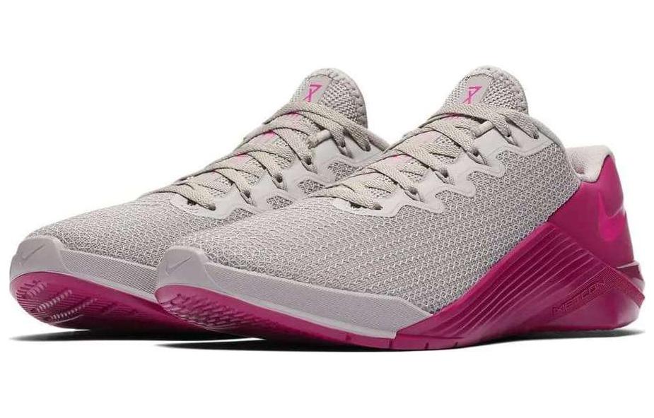 Lookbook (W) ナイキ メトコン 5 "グレーパープル" A02982061