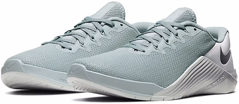 (W) Nike Metcon 5 Putih Hijau AO2982-303 Lookbook (W) Nike Metcon 5 Putih Hijau AO2982-303