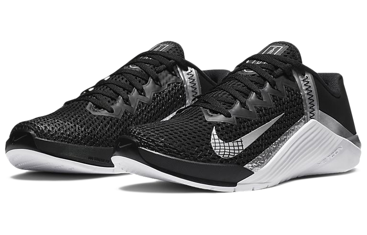 Shop (W) Nike Metcon 6 '黑色金属银' AT3160-010