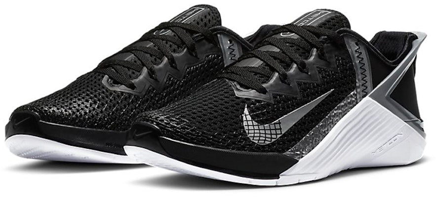 (W) Nike Metcon 6 FlyEase 'Hitam Perak Metalik' DB3794-010 Lookbook (W) Nike Metcon 6 FlyEase 'Hitam Perak Metalik' DB3794-010