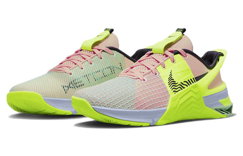 Lookbook (W) Nike Metcon 8 FlyEase ''Orange Arctique Volt''. DO9381-800