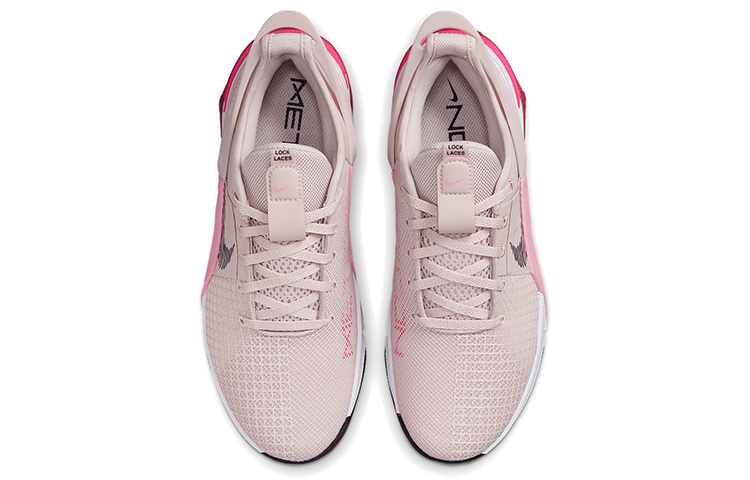 Lookbook (W) Nike Metcon 8 FlyEase ''Barely Rose'' Dames Sportschoenen DO9381-600