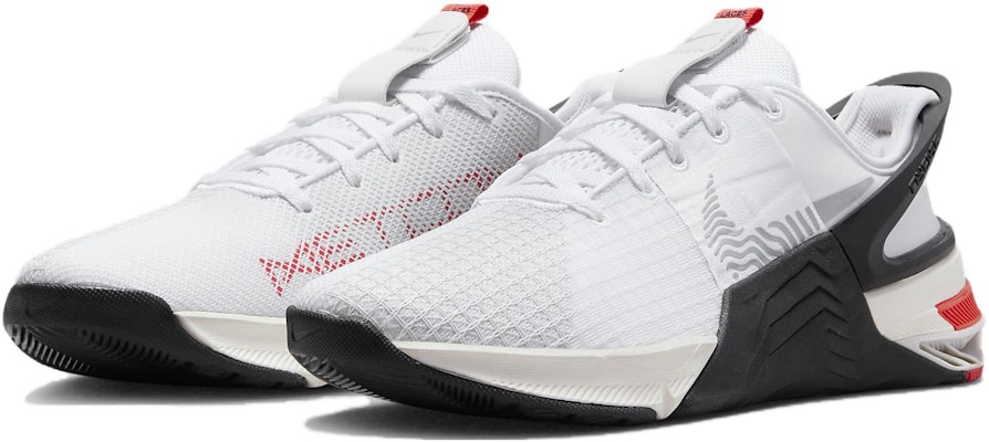 (W) Nike Metcon 8 FlyEase 'Putih Picante Merah' DO9381-100 Lookbook (W) Nike Metcon 8 FlyEase 'Putih Picante Merah' DO9381-100