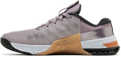 (W) ナイキ メトコン 8 プレミアム "パープルスモーク" DQ4681-500 Lookbook (W) ナイキ メトコン 8 プレミアム "パープルスモーク" DQ4681-500