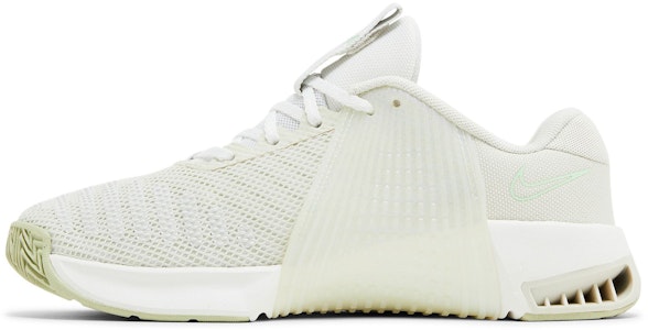 (W) 나이키 메트콘 9 프리미엄 '씨 글래스 메탈릭 골드' FJ1571-001 Lookbook (W) 나이키 메트콘 9 프리미엄 '씨 글래스 메탈릭 골드' FJ1571-001