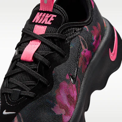 (W) Nike Motiva 2 SE 黑色/中灰/海珊瑚款彩票娱乐 IM3735-001 Sizing (W) Nike Motiva 2 SE 黑色/中灰/海珊瑚款彩票娱乐 IM3735-001