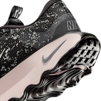 (W) 耐克Motiva SE 黑色/粉红沙/金属银 HV2023-001 Cheap (W) 耐克Motiva SE 黑色/粉红沙/金属银 HV2023-001