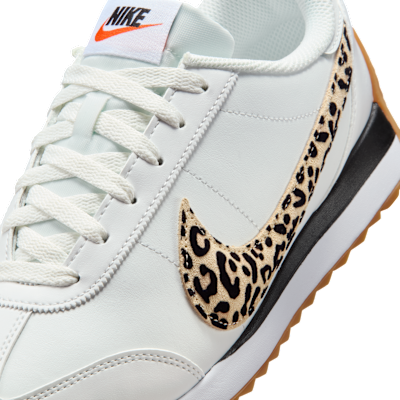 Sizing (W) 나이키 퍼시픽 레더 SE 서밋 화이트/화이트/블랙 라이트 브라운/블랙 IM7328-100