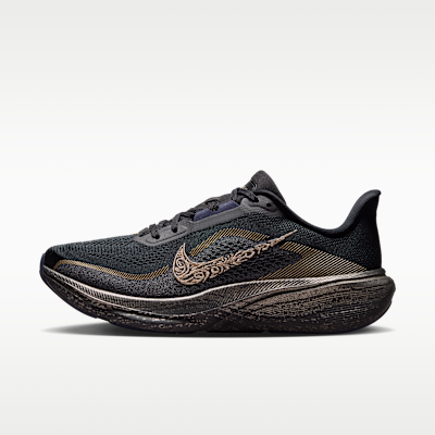 (Women) Nike Pegasus 42 "Keely Hodgkinson" Black/Pitch Blue/Blackened Blue/Blur IR7192-001