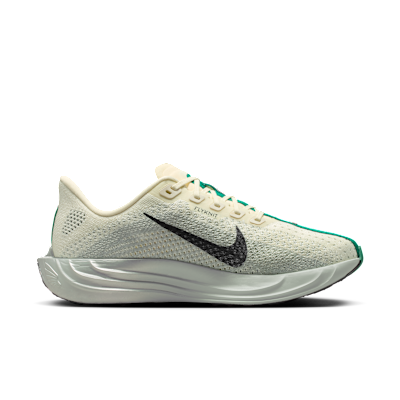 Lookbook (W) Nike Pegasus Plus Leche de Coco/Plata Claro/Verde Suave/Abeto Negro FQ7261-104