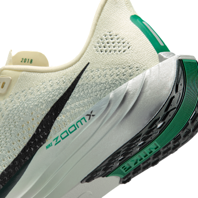 Cheap (W) Nike Pegasus Plus Leche de Coco/Plata Claro/Verde Suave/Abeto Negro FQ7261-104