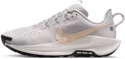 (Women) Nike Pegasus Trail 5 Best Gray/Summit White/Black/Sand Drift DV3865-009 (Women) Nike Pegasus Trail 5 Best Gray/Summit White/Black/Sand Drift DV3865-009
