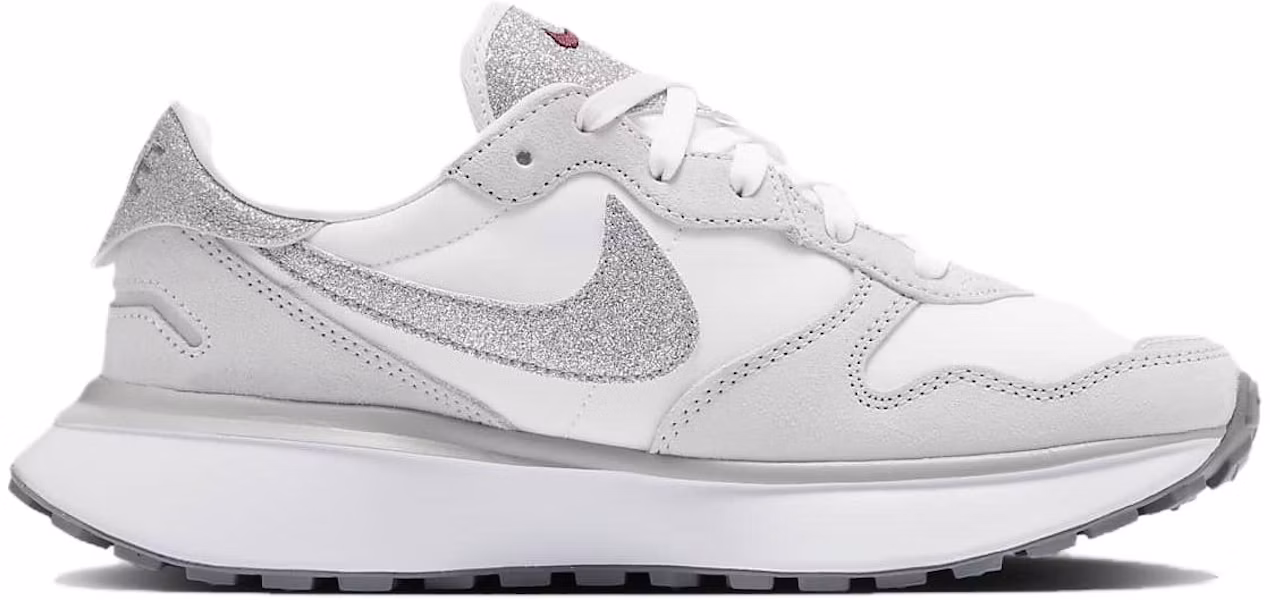 (W) Nike Phoenix Waffle ''Glitter'' Scarpe HQ3463-191 Lookbook (W) Nike Phoenix Waffle ''Glitter'' Scarpe HQ3463-191