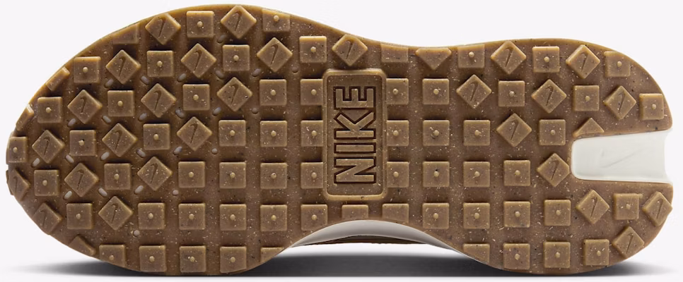 (W) Nike Phoenix Waffle 'Sandrift Sesame Metallic' - Pasir Bijan Logam FD2196-102 Lookbook (W) Nike Phoenix Waffle 'Sandrift Sesame Metallic' - Pasir Bijan Logam FD2196-102