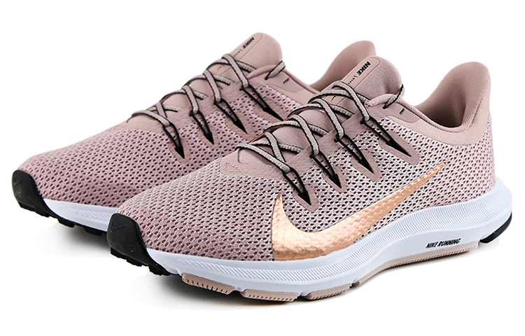 Shop Nike Quest 2 低筒 跑步鞋 女款 淺紫