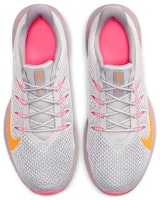 Nike Quest 2 低筒 跑步鞋 女款 灰粉 Shop Nike Quest 2 低筒 跑步鞋 女款 灰粉