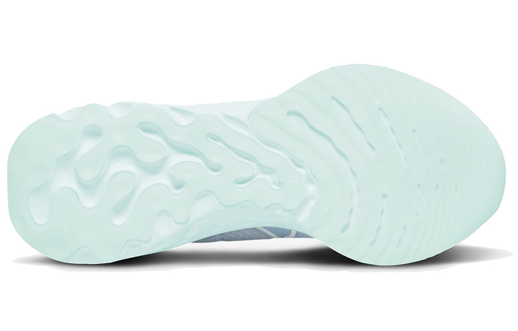 Shop 耐吉 React Infinity Run Flyknit 1 低帮 跑步鞋 女款 氫藍