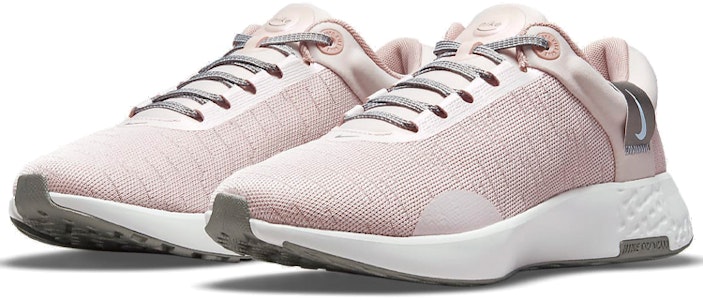 (W) ナイキ リニュー セレニティ ラン プレミアム "ベアリーローズ" DC9010-601 Lookbook (W) ナイキ リニュー セレニティ ラン プレミアム "ベアリーローズ" DC9010-601